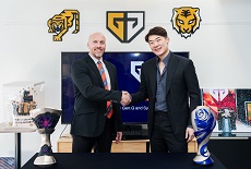 Joey Gawrysiak, executive director of the esports degree program (left) and Arnold Hur, CEO of Gen.G
