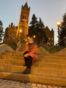 Nida Aljabbarin with the campus view
