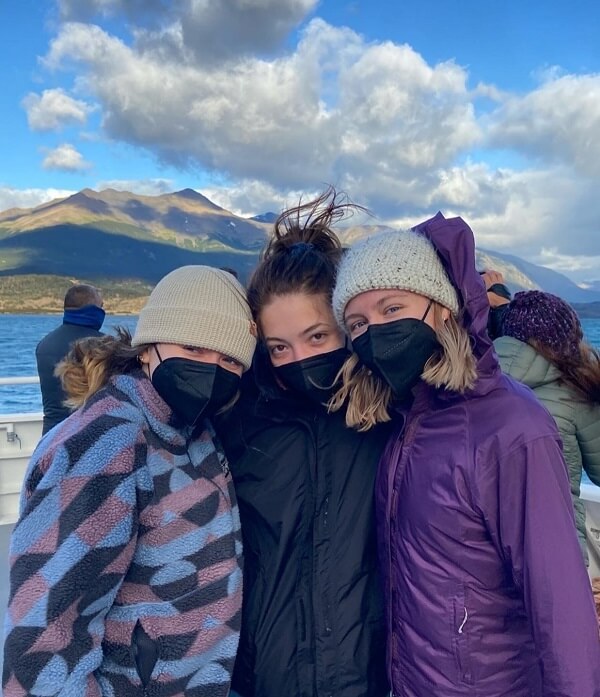 group of students in Chile with sea and sky background