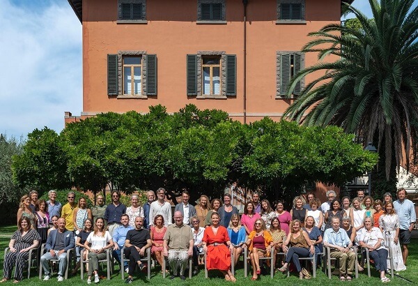 group of students pose in front of study abroad center in Italy