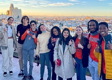 Syracuse Abroad group of students