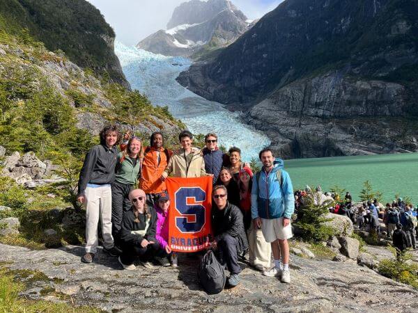 group of students in Chile pose with Syracuse banner